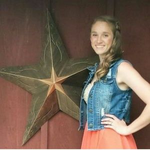 Meet your Posher, Kayla