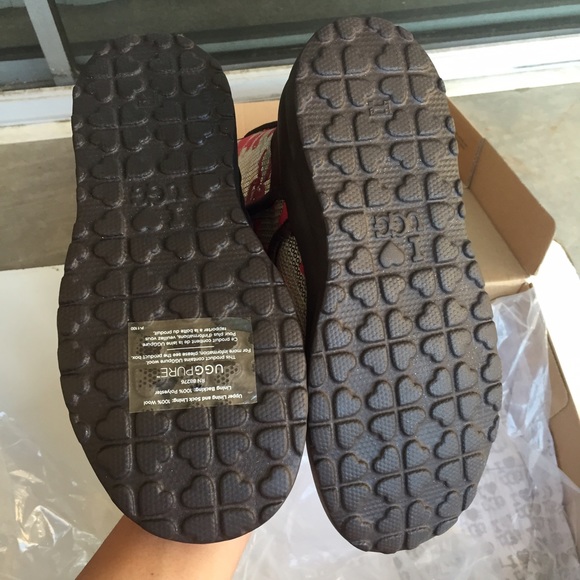 UGG authentic I heart kisses short boots Sz 6 new - Picture 2 of 4