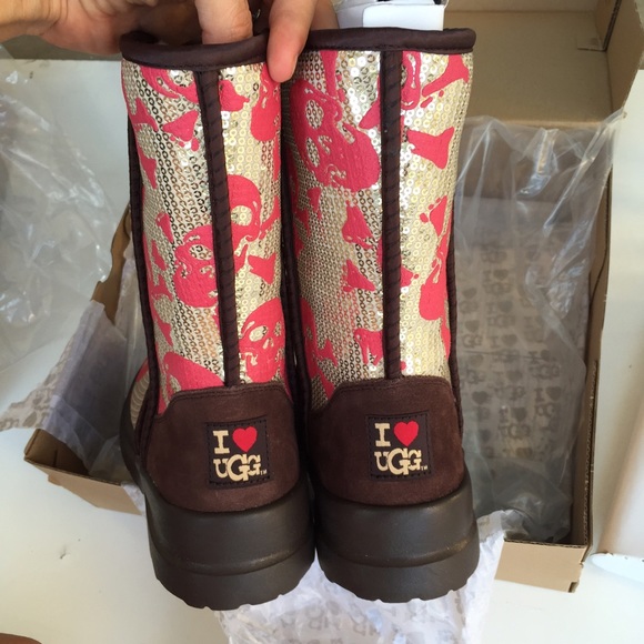 UGG authentic I heart kisses short boots Sz 6 new - Picture 3 of 4