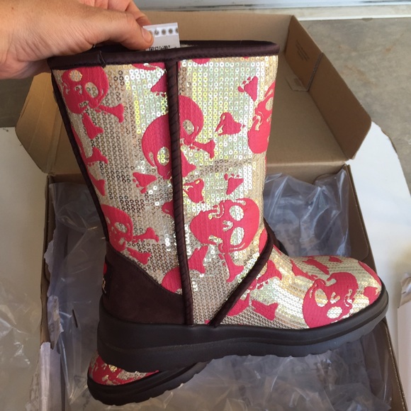 UGG authentic I heart kisses short boots Sz 6 new - Picture 4 of 4