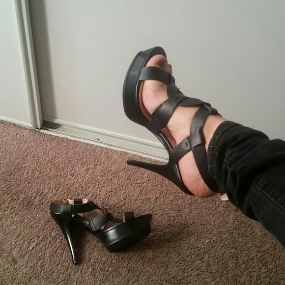 Heeels!! - Picture 2 of 4