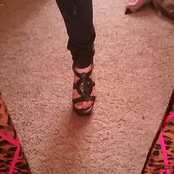 Heeels!! - Picture 4 of 4