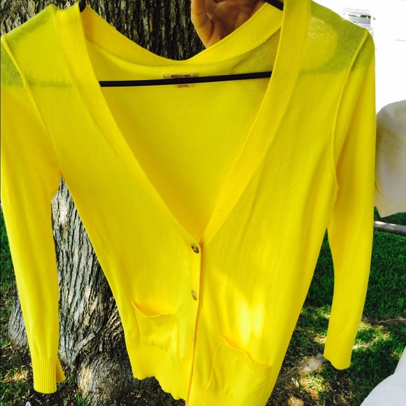 Yellow cardigan 😊