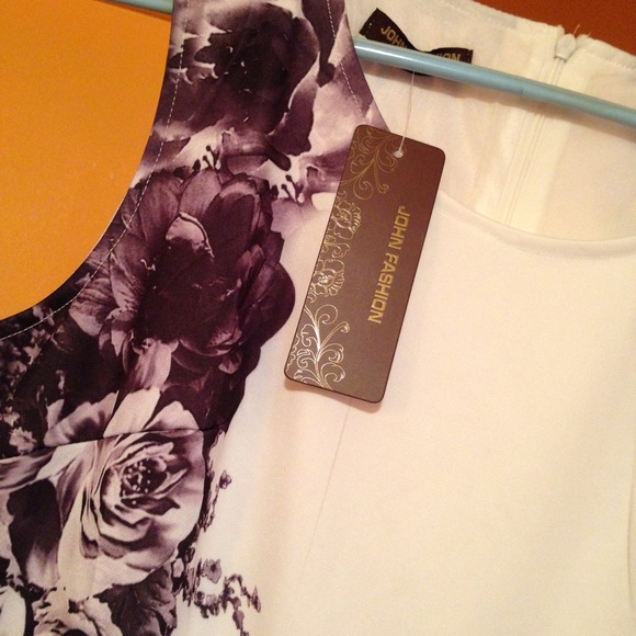 SUPER CUTE DRESS 💕 - Picture 2 of 3