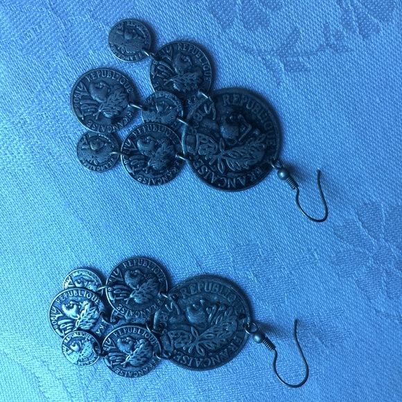 Earrings - Picture 2 of 4