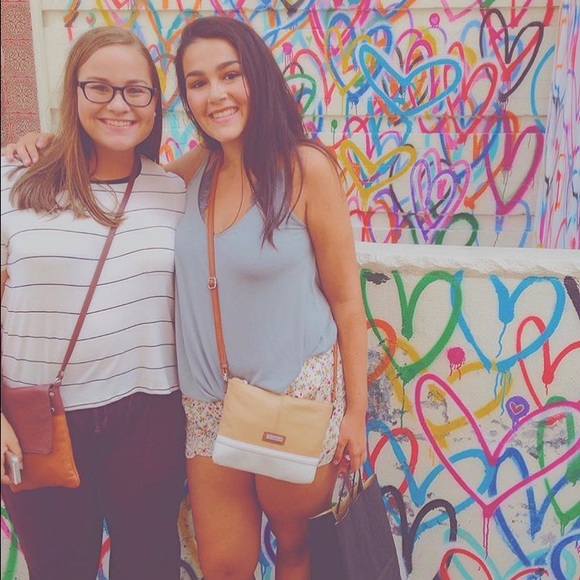 Meet your Posher, Lydia - Picture 2 of 3