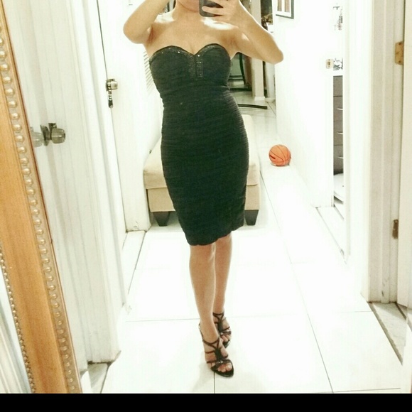 Dresses & Skirts - Classic sweetheart strapless black dress