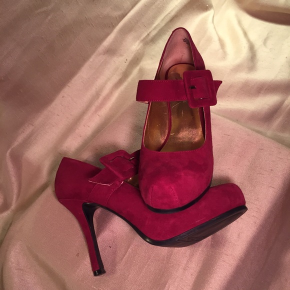 Nine West burgundy suede pumps with belt buckle - Picture 2 of 4