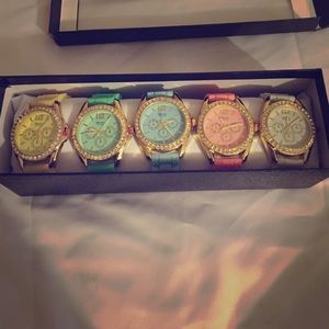 Set of 5 women's watches