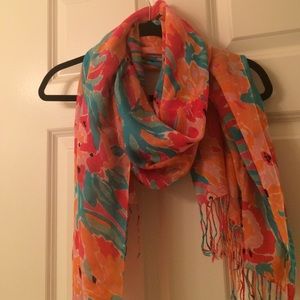 Lilly Pulitzer Murfee Scarf, like new.