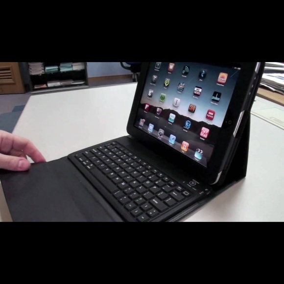 Vivitar iPad Bluetooth keypad cum portfolio case. - Picture 1 of 2