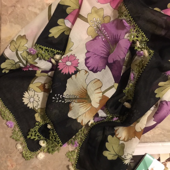 Wrap, edged shawl, scarf...