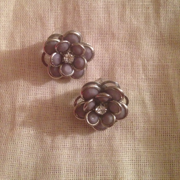 Fashion gray flower petal earrings