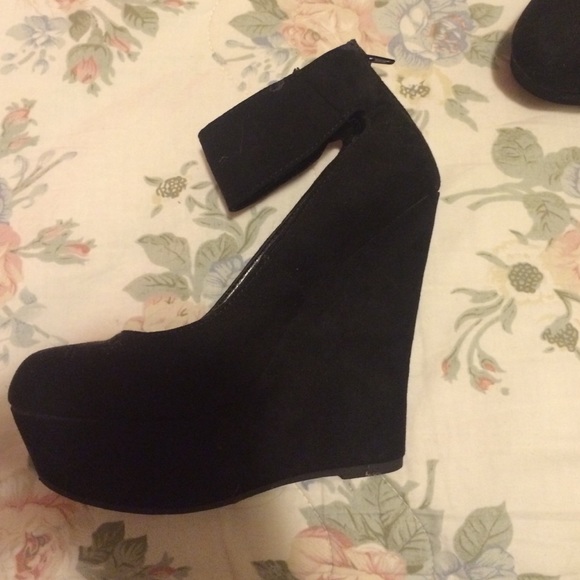 black wedges - Picture 2 of 4