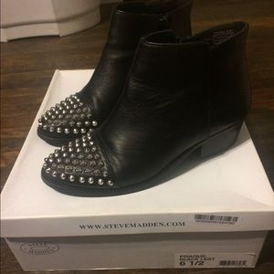 Steve Madden "Praque" booties