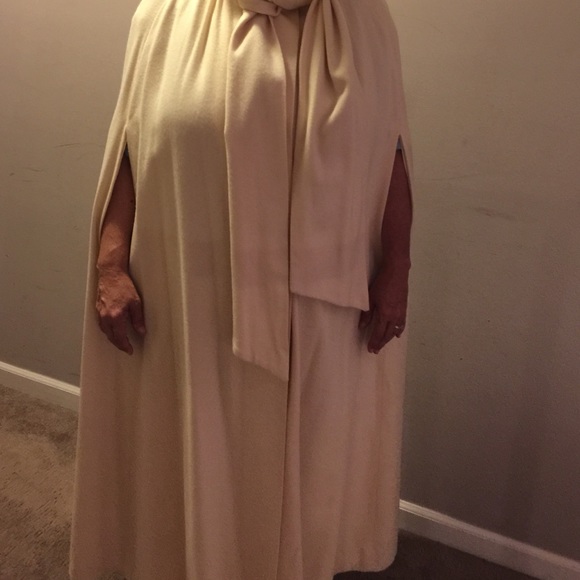 Vintage jacobson's 100% wool cape. - Picture 4 of 4