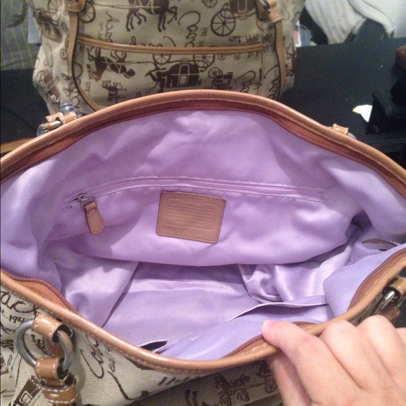 Large Coach HandBag - Picture 3 of 4