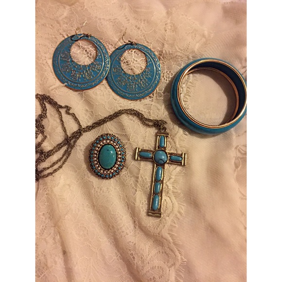 Ring, bracelet, necklace, earrings set!