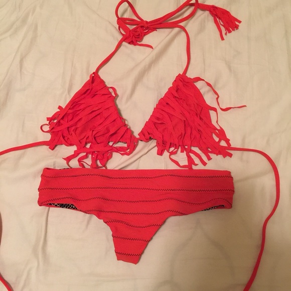 🎉Sold🎉 Acacia Swiwmear Hibiscus Set - Picture 1 of 1