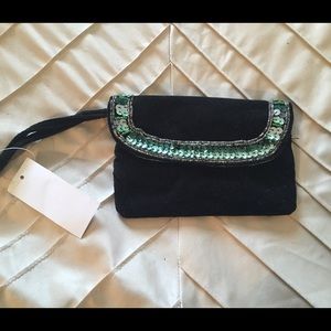 Emerald velvet wristlet 💚
