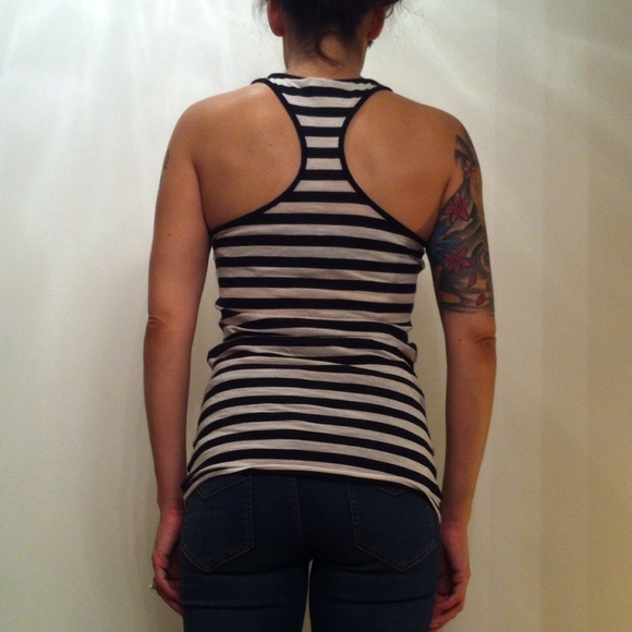 💋Victoria Secret Pink Tank Sold in Custom Bundle - Picture 2 of 2