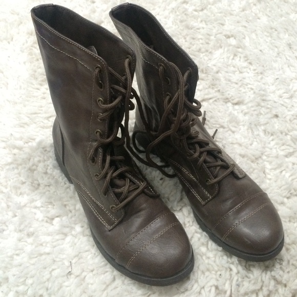 Combat boots