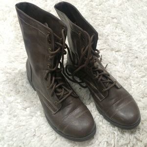 Combat boots