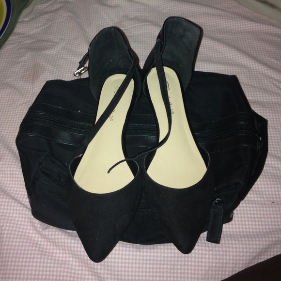 Black pointy toe flats