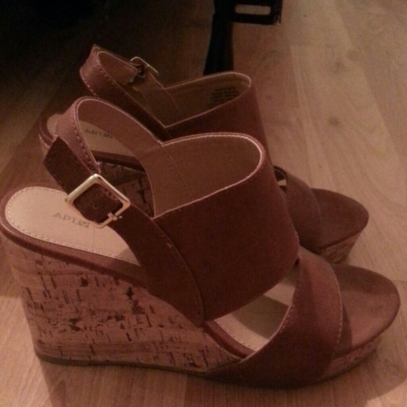 Brown cork wedges