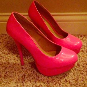 Hot pink heels 👠