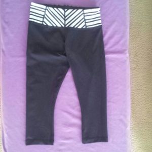 Lululemon Wonder Under Crop, 6, worn once.