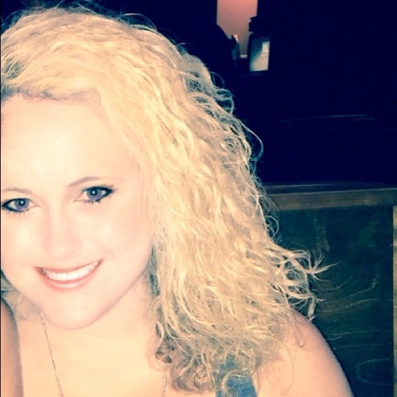 Meet your Posher...Tracey💗