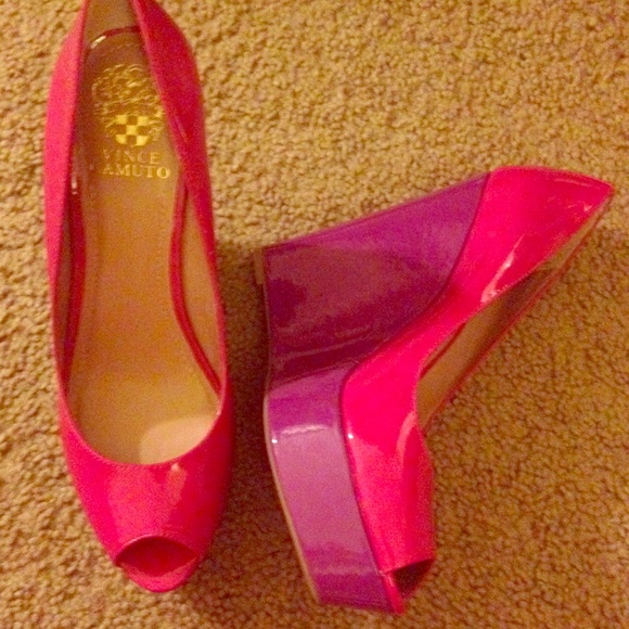 Vince Camuto patent wedge 8.5 magenta & purple
