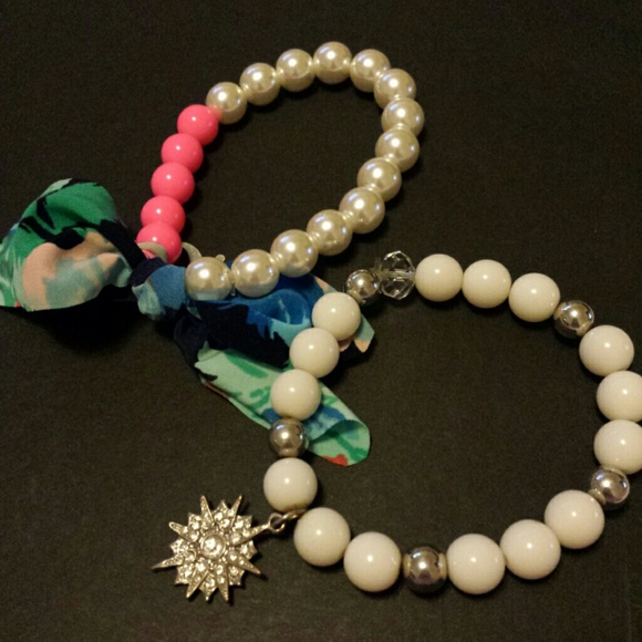 1 set of 2 bracelets