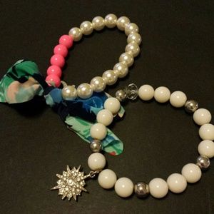 1 set of 2 bracelets