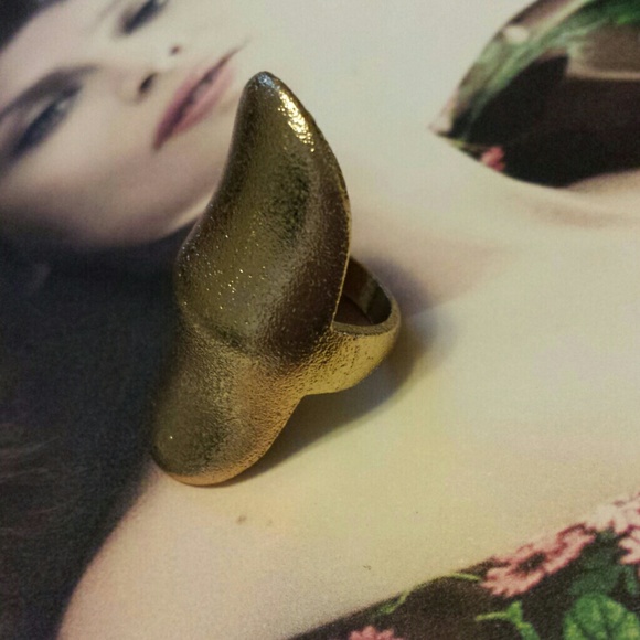 Gold ring - Picture 3 of 3