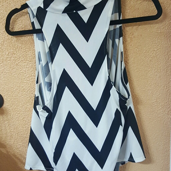 Hang low top from Dillards - Picture 3 of 4