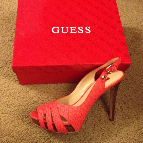 Guess Coral Platform Pumps size 8.5 New