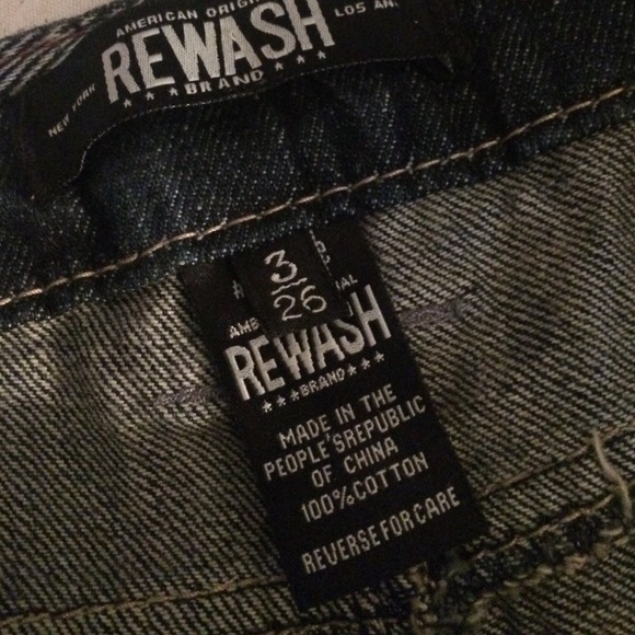 NEW JEAN SHORTS - Picture 3 of 4