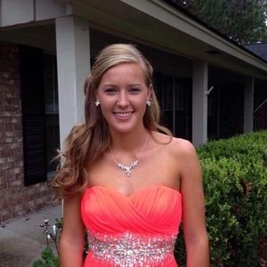 Meet your Posher, Holly