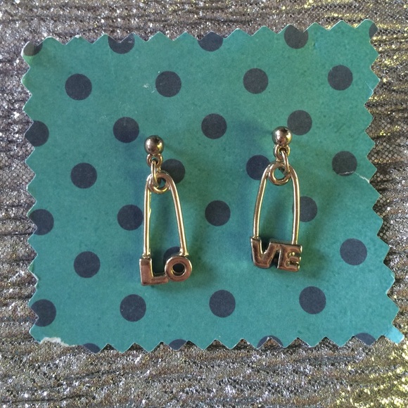 💥Brand New "LOVE" Earrings