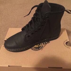 Women's Dr. Martens Black Boots (Shoreditch) 7 NIB