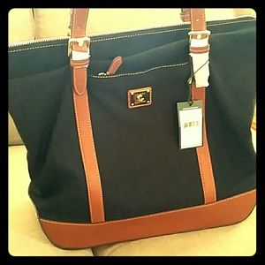 Final sale!!!!!!! Beautiful black and tan bag