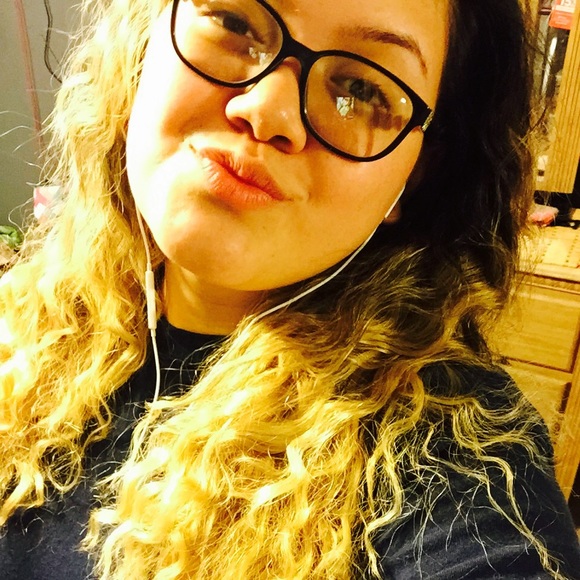 Meet your Posher, Jazmin - Picture 1 of 1