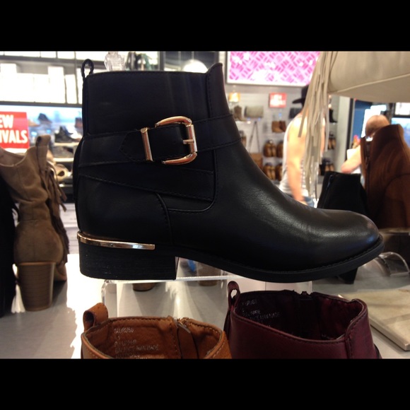 ISO STEVE MADDEN