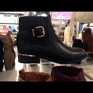 ISO STEVE MADDEN