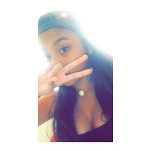 Meet your Posher, Thalia