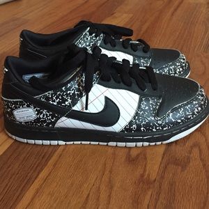 💕 HP! 9/7/15 Black Nike Dunk Notebook Size 6 💕