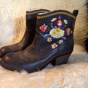 Rocket Dog embroidered Ankle Cowboy boots