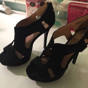 Black heels with black rhinestone all over